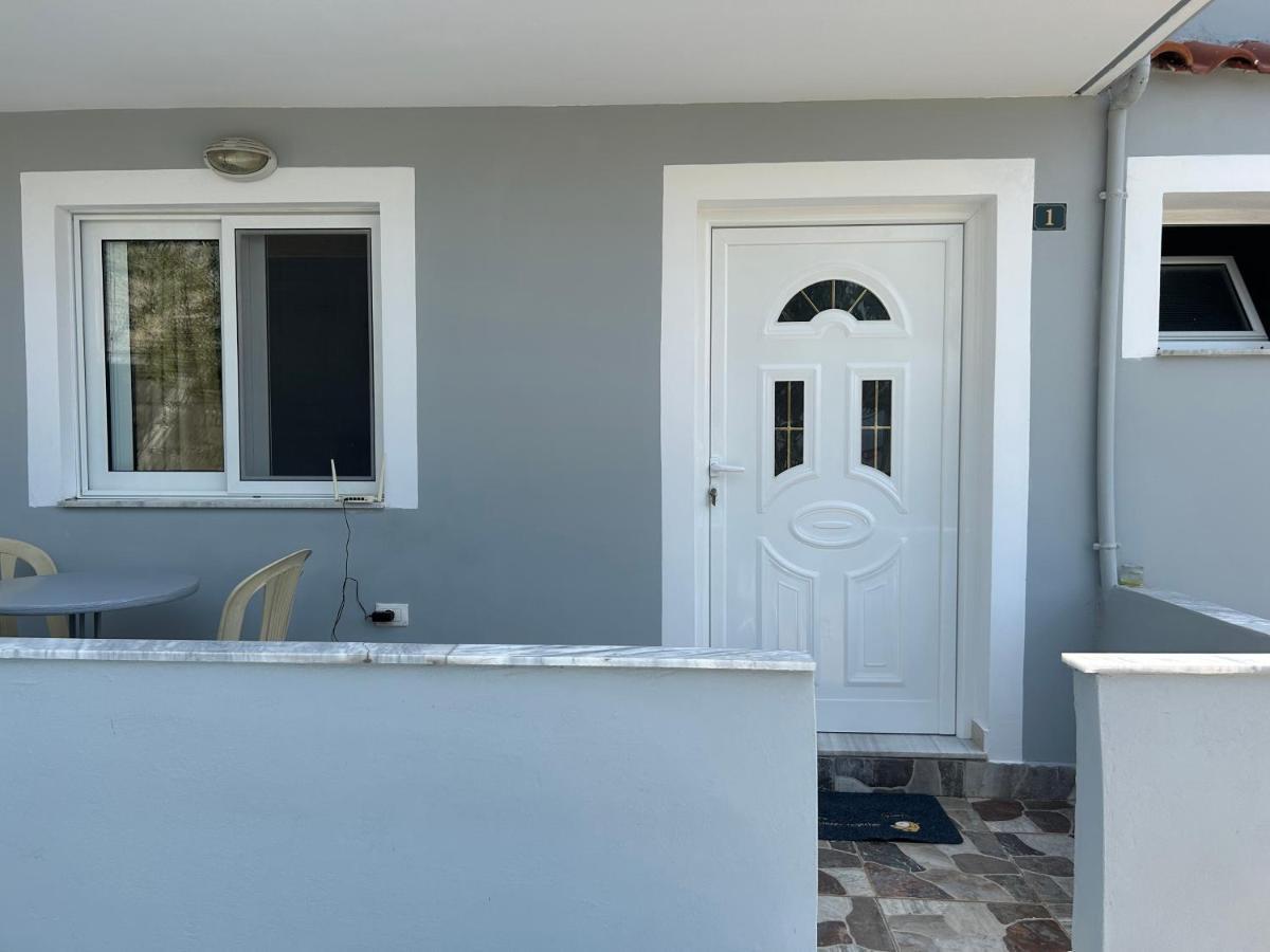 Eri Rooms ساراندا المظهر الخارجي الصورة