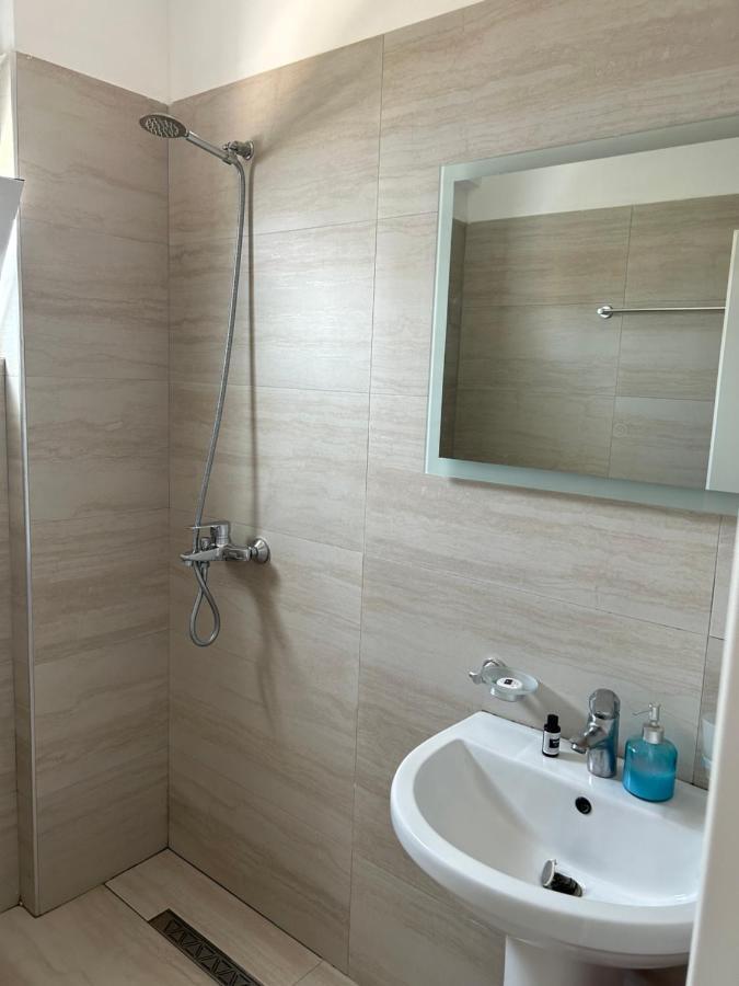 Eri Rooms ساراندا المظهر الخارجي الصورة